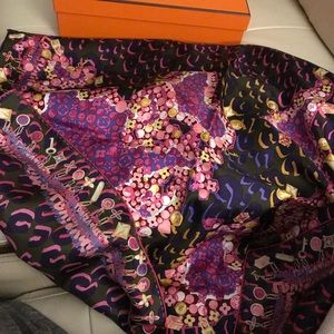 Louis Vuitton Accessories - Louis Vuitton Silk Scarf Louis Vuitton Accessories - Louis Vuitton Silk Scarf